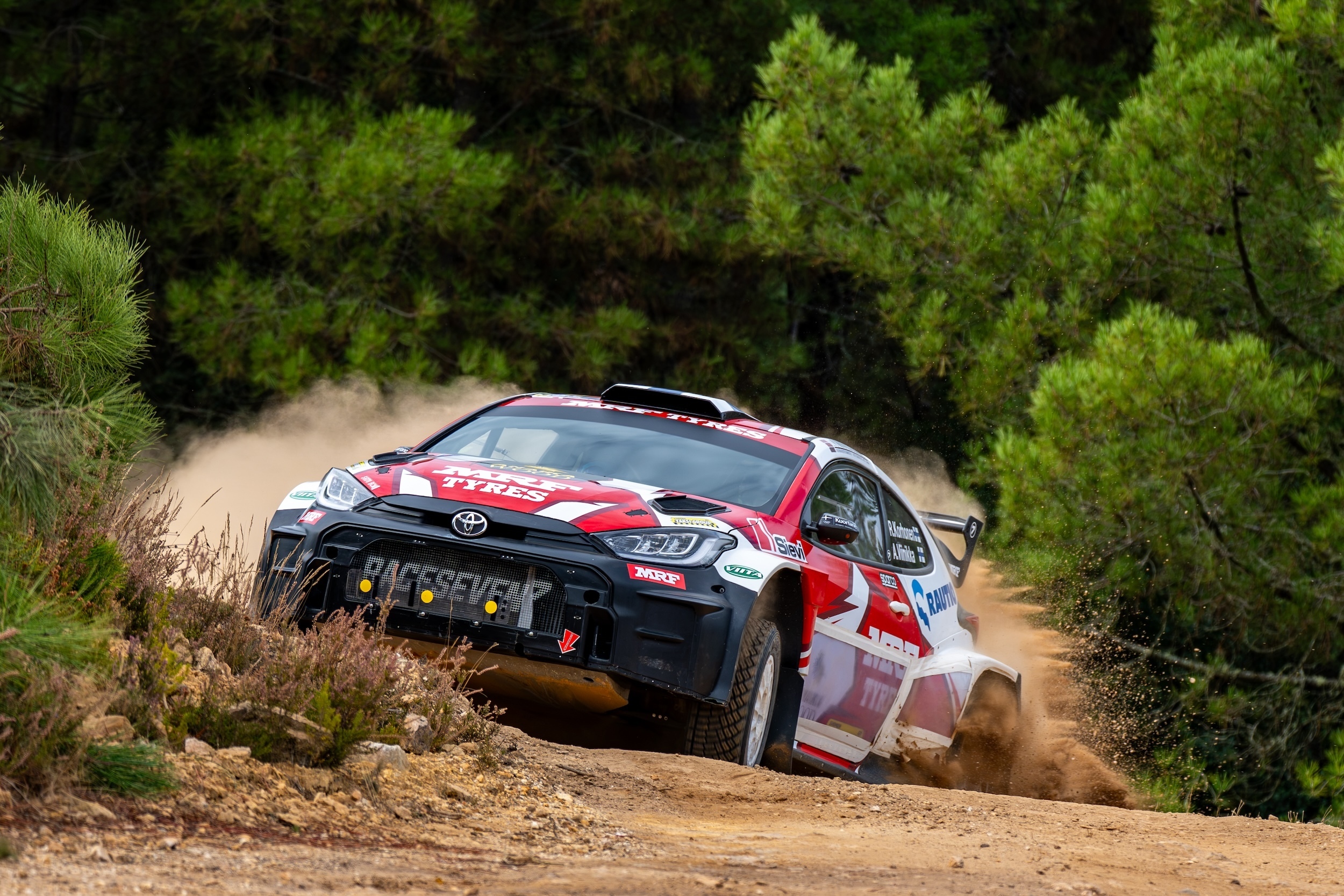MRF Tyres pronta per il decisivo scontro finale dell’ERC in Portogallo con sei equipaggi
